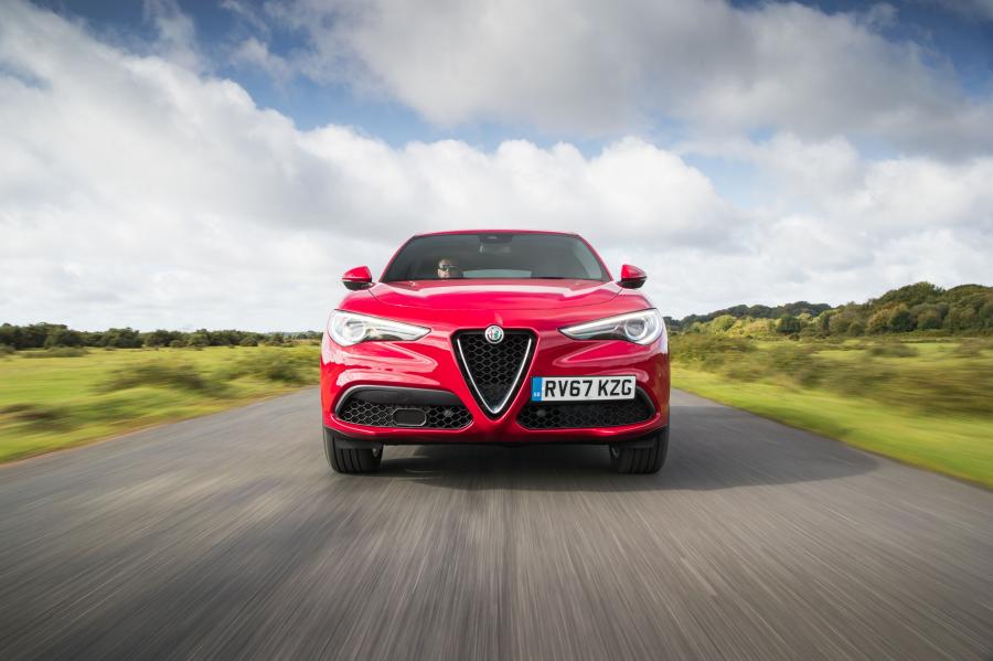  Alfa Romeo Stelvio (949) 2017 года  (UK) (фото 14 из 41)